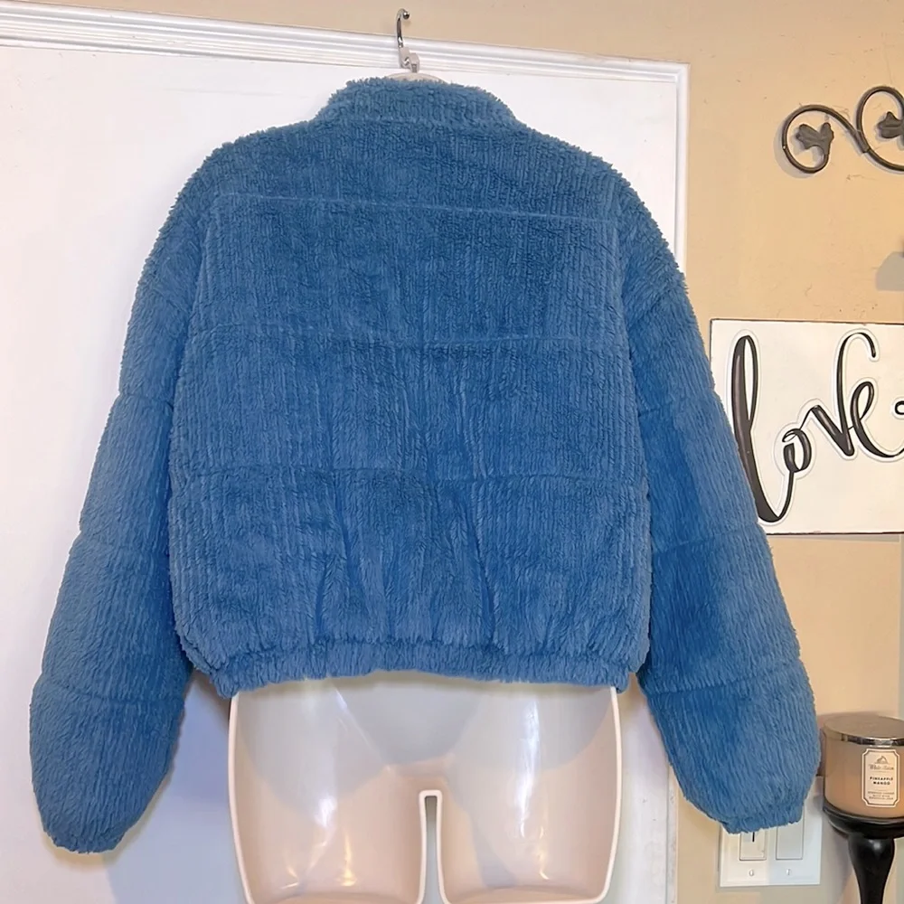 WILD FABLE Womens Blue Faux Fur Cropped Jacket - Picture 5 of 8
